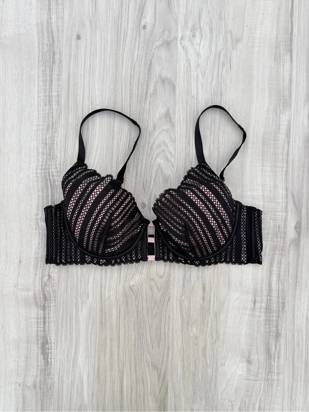 Victoria's Secret Lace Lightly Lined Plunge Bra